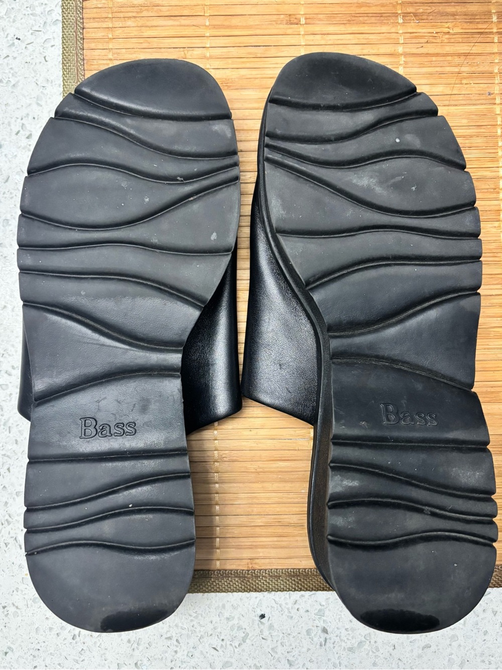 G.H. Bass black leather slip on sandals - Picture 3 of 8